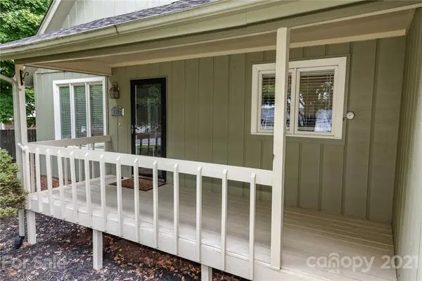 4995 Forest Ridge DR, Hickory, NC 28602