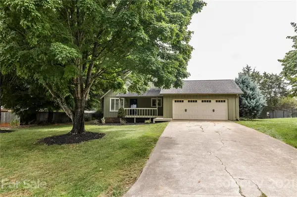 4995 Forest Ridge DR, Hickory, NC 28602