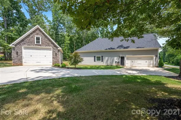 1525 Cranwell DR, Mt Ulla, NC 28125
