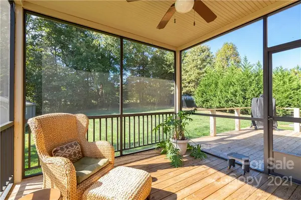 105 Bluff Meadow LN, Mooresville, NC 28115