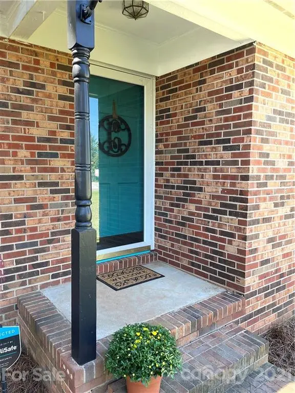 1803 Rhyne RD, Dallas, NC 28034