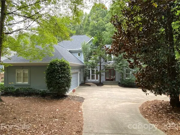 5315 Lancelot DR, Charlotte, NC 28270