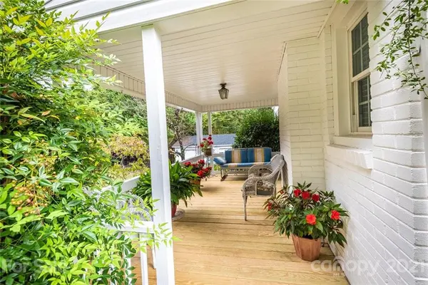 735 S College AVE, Newton, NC 28658