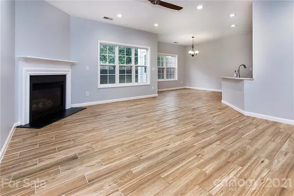 129 Morrocroft LN, Mooresville, NC 28117
