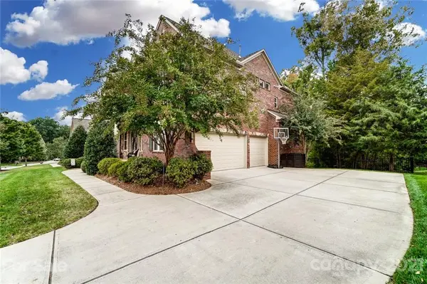 1004 Viscount DR, Matthews, NC 28104