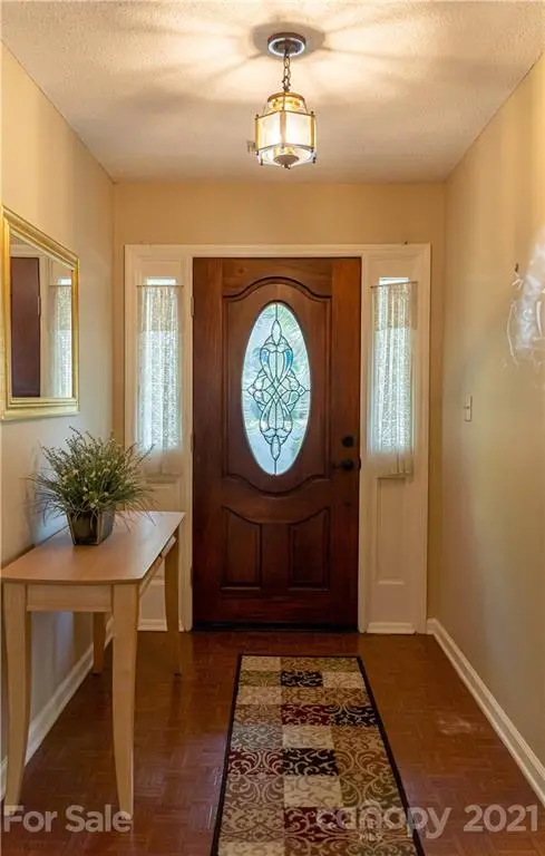 9616 Kent Village DR, Charlotte, NC 28269