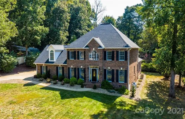 1555 Brookstone DR, Hickory, NC 28602