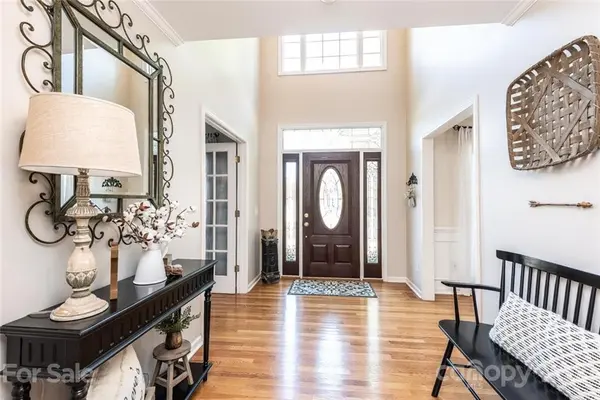 1555 Brookstone DR, Hickory, NC 28602
