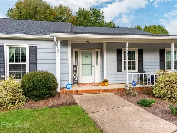 2706 Lytham DR, Charlotte, NC 28210