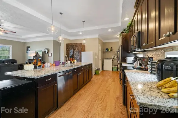 518 Mills Garden RD, Statesville, NC 28625