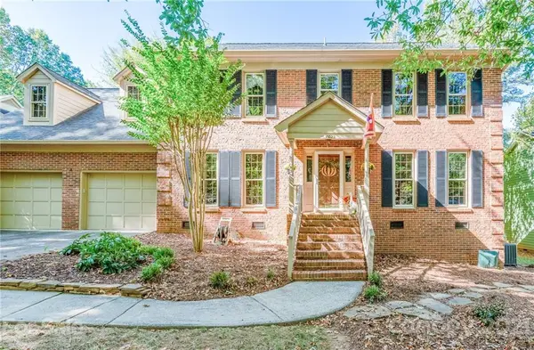 10022 Woodview CIR, Charlotte, NC 28277