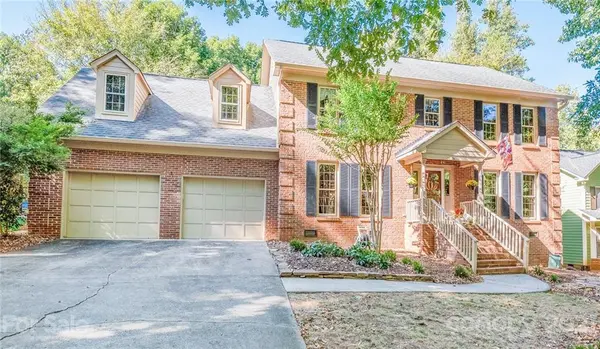 10022 Woodview CIR, Charlotte, NC 28277