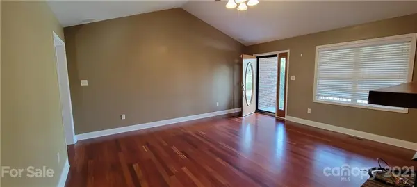 5155 Beaver CT, Hickory, NC 28602