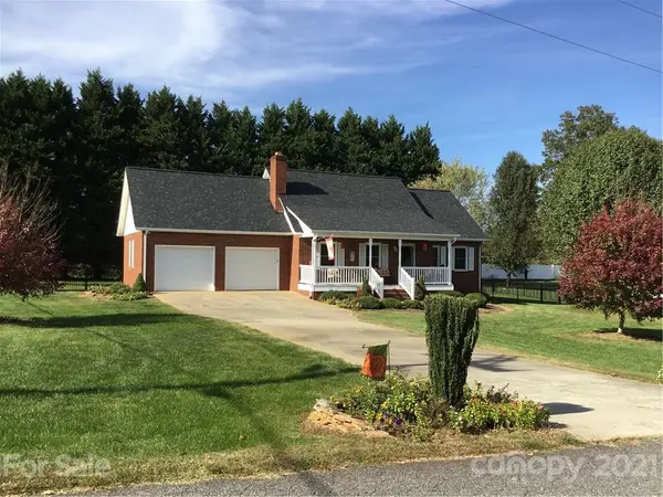 4466 Granfloral DR, Hickory, NC 28602
