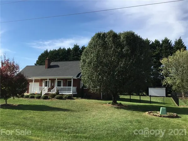 4466 Granfloral DR, Hickory, NC 28602