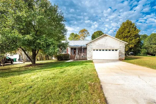 1520 Farmington Hills DR, Conover, NC 28613