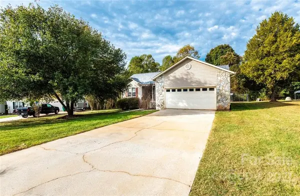 1520 Farmington Hills DR, Conover, NC 28613