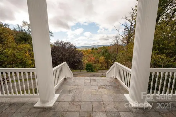 231 Riene LN, Swannanoa, NC 28778