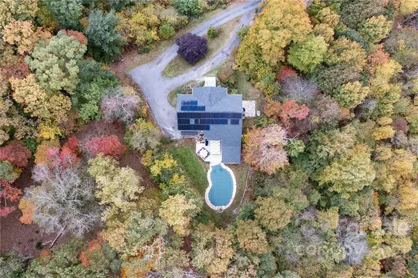 231 Riene LN, Swannanoa, NC 28778