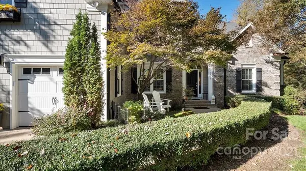 6907 Wolf Run DR, Charlotte, NC 28277