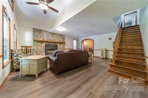 32 Stonelake DR, Granite Falls, NC 28630