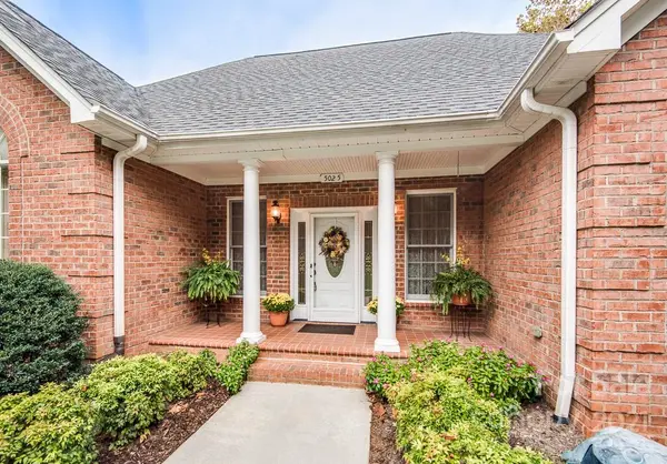 5025 Woodwinds DR NE, Hickory, NC 28601