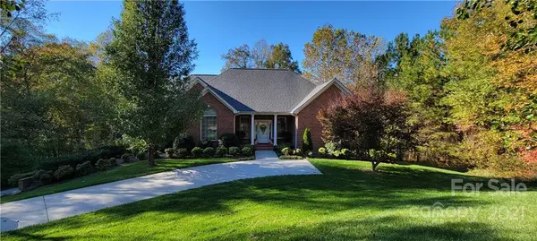 5025 Woodwinds DR NE, Hickory, NC 28601