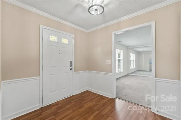 7548 Hounslow LN, Charlotte, NC 28213