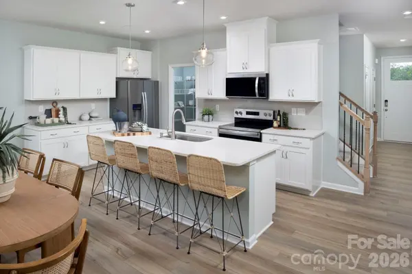 1312 Vibrant RD, Charlotte, NC 28215
