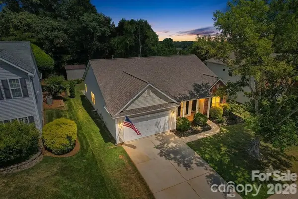10906 Chamberlain Hall CT, Charlotte, NC 28277