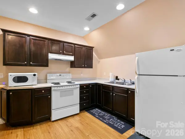 28 Chapel Park RD, Asheville, NC 28803