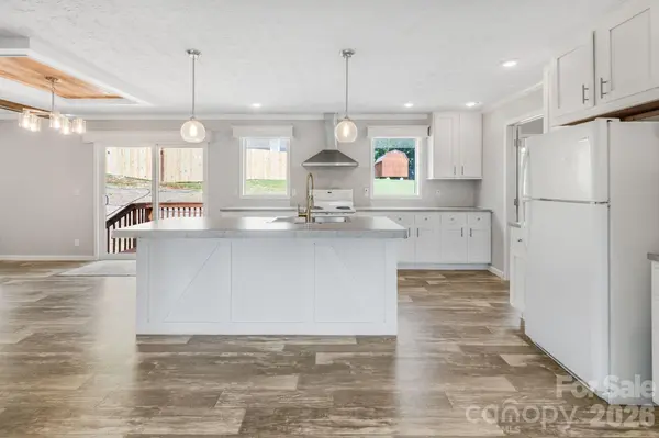 162 Phillips Valley RD, Mars Hill, NC 28754