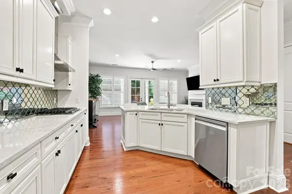 6831 Louisburg Square LN, Charlotte, NC 28210