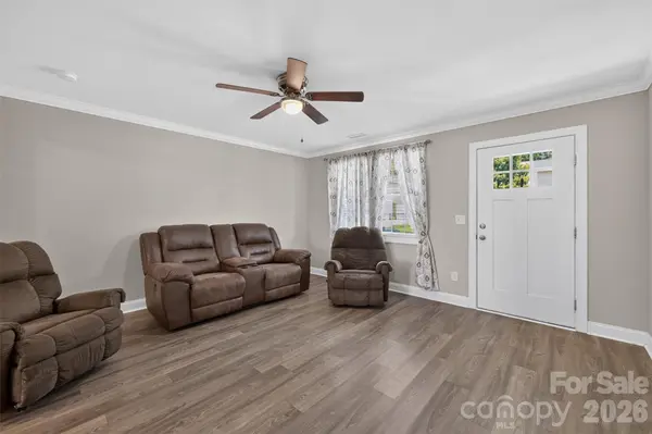 3919 Hemingway DR NW, Hickory, NC 28601