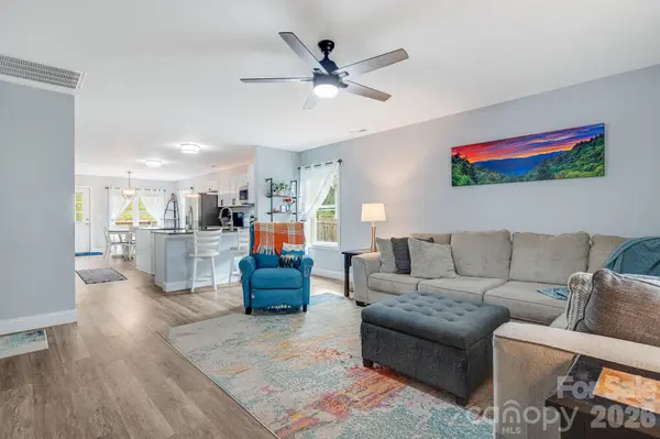 40 Quinn Hill LN, Mars Hill, NC 28754