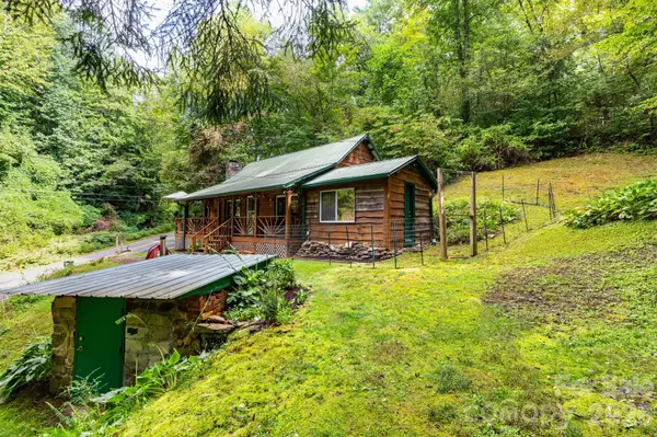 3387 Union Hill RD, Whittier, NC 28789