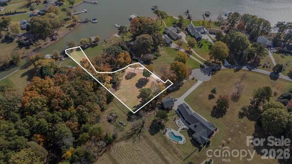 332 Queens Cove RD, Mooresville, NC 28117