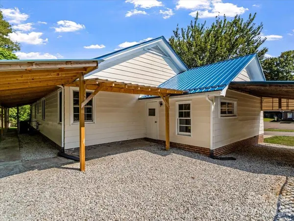422 Altapass HWY, Spruce Pine, NC 28777