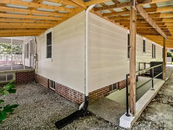 422 Altapass HWY, Spruce Pine, NC 28777