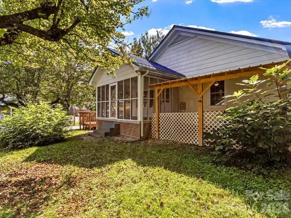422 Altapass HWY, Spruce Pine, NC 28777