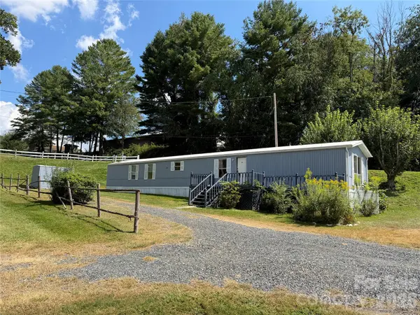 18 Wheeler Hills RD, Burnsville, NC 28714