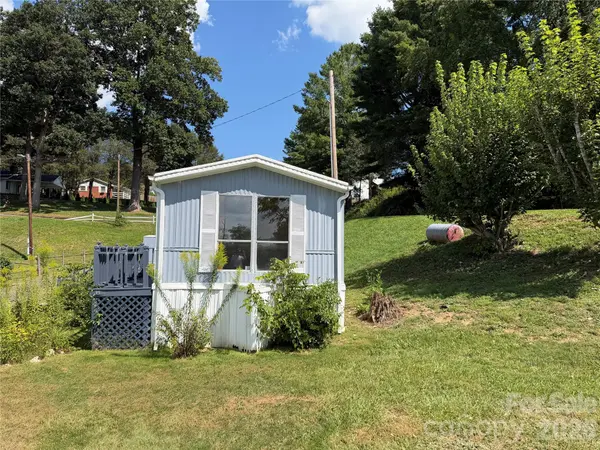 18 Wheeler Hills RD, Burnsville, NC 28714