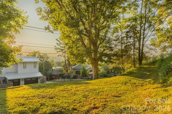 474 College ST, Asheville, NC 28801