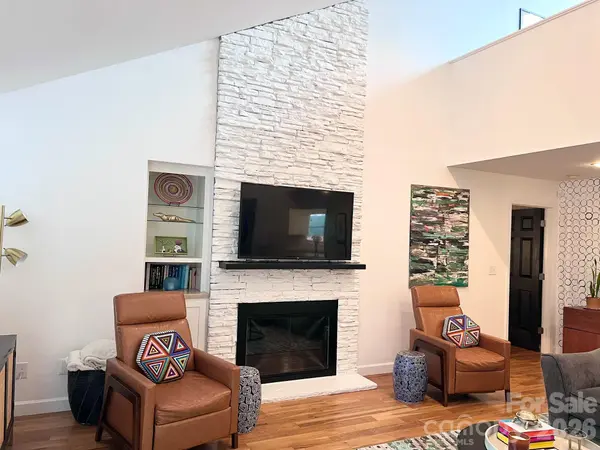 496 17th Avenue DR NE, Hickory, NC 28601