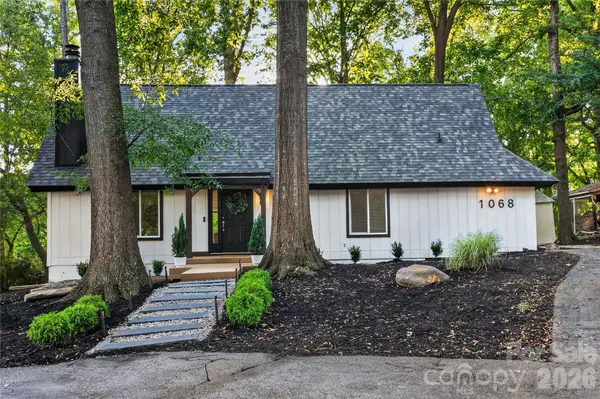 1068 Gauguin LN, Tega Cay, SC 29708