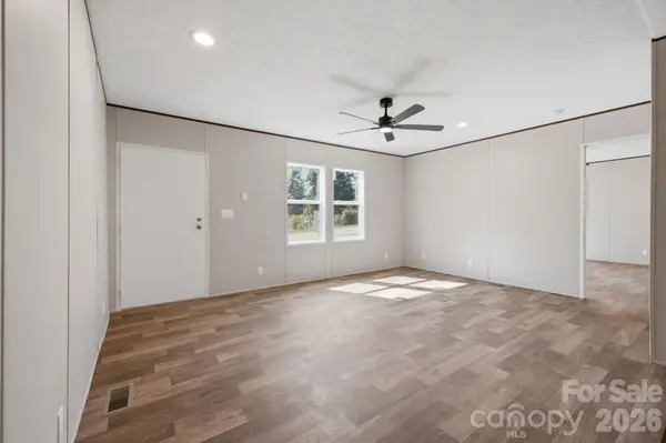 1028 Dorset LN, Lincolnton, NC 28092