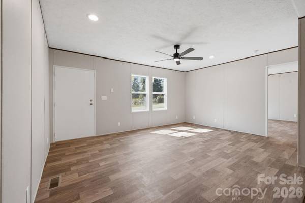 1028 Dorset LN, Lincolnton, NC 28092