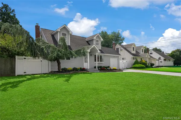 126 Lambert AVE, Farmingdale, NY 11735