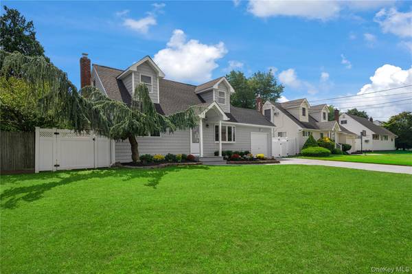 126 Lambert AVE, Farmingdale, NY 11735