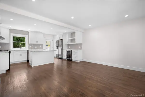 126 Lambert AVE, Farmingdale, NY 11735